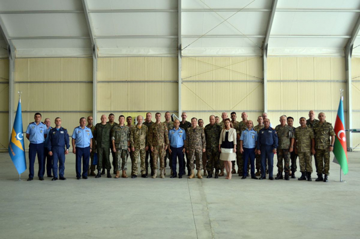 Agregados militares extranjeros visitan la unidad militar de Azerbaiyán