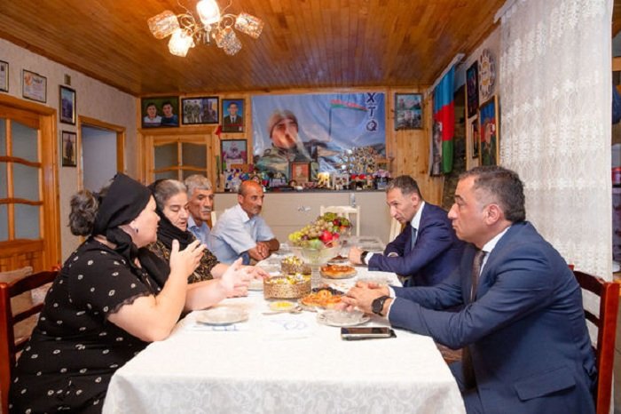 Nazir Xızıda şəhid ailələrini ziyarət edib