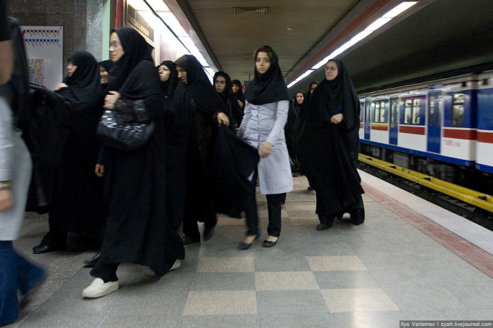 Tehran metrosu “hicabçı”ların nəzarətinə verilir