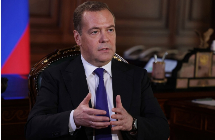    "Qərb hər kəsi üçüncü dünya müharibəsinə sövq edir" -    Medvedev      