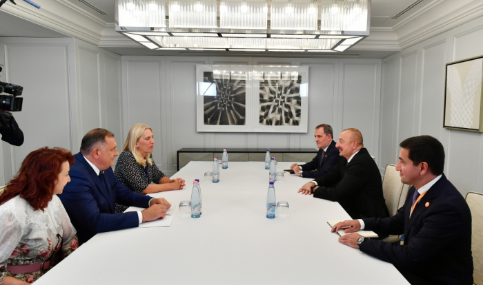  Ilham Aliyev rencontre le membre de la présidence collégiale de la Bosnie-Herzégovine Zeljka Cvijanovic et le président serbe Milorad Dodik 