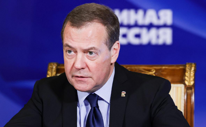       Medvedev:    "Ukrayna əhalisinin yarısını itirib"   