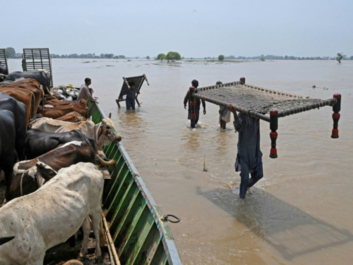 Environ 100.000 personnes évacuées après des inondations dans l