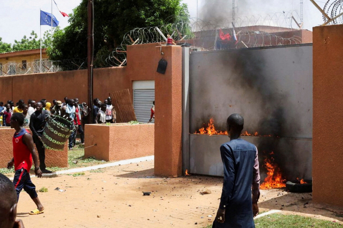    İŞİD döyüşçüləri Niger ordusunun kazarmalarına    hücum edib      