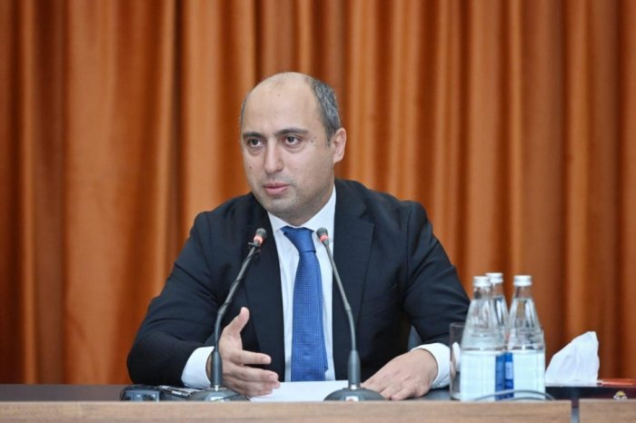   "Bəzi məktəblərin rus bölməsində Azərbaycan dili bilikləri yetərli deyil" -    Nazir       