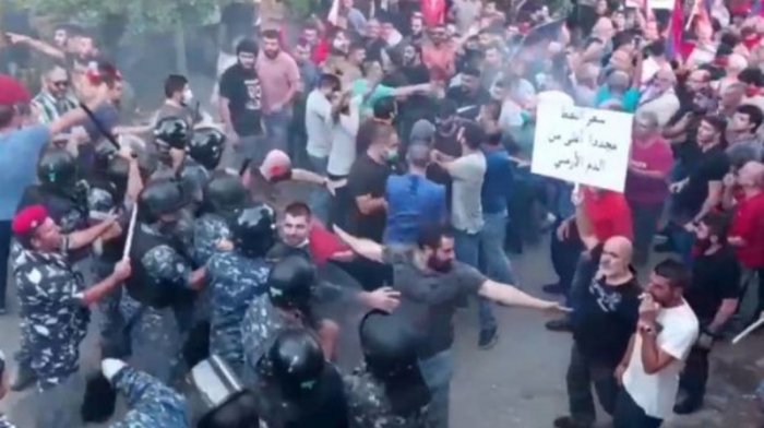    Ermənilər Azərbaycanın Livandakı səfirliyinin qarşısında təxribata cəhd etdilər      
