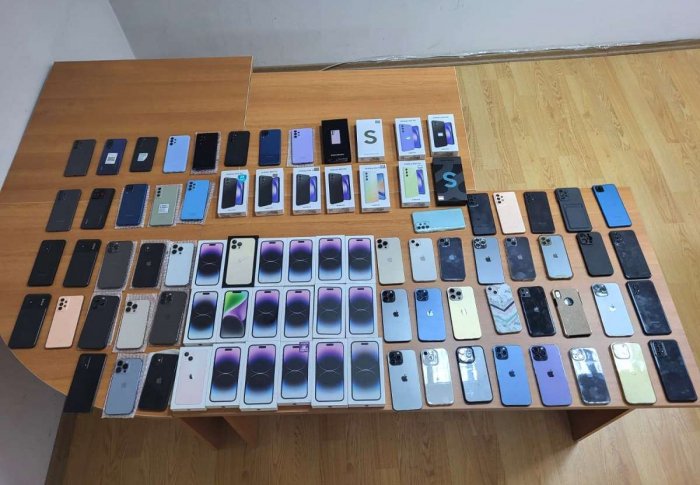 Gömrük nəzarətindən gizlədilən 85 telefon aşkarlandı -  FOTO 