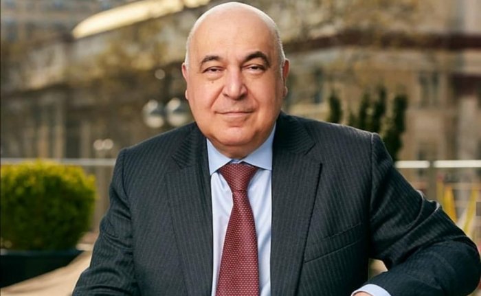    "Çingiz Abdullayev erməni mafiyasını yerinə oturdanda harada idiniz?"    