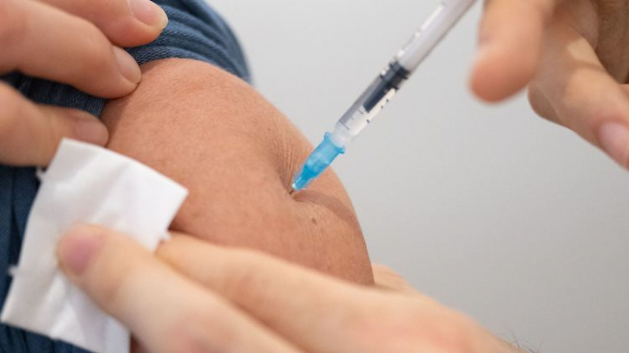  Ärzte sagen "Overkill" bei Corona-Impfungen voraus 