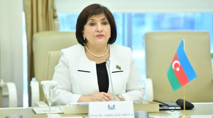    Sahibə Qafarova:    "Laçın yolu açıq olub və indi də açıqdır"  
