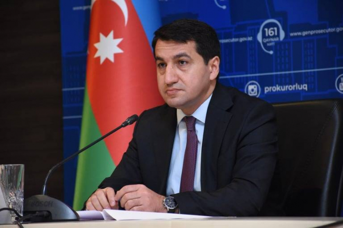     Hikmet Hajiyev:   „Der beste Weg, Frieden zu beginnen, wäre, dass Armenien sich entschuldigt“  