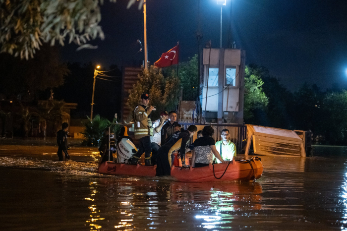 2 people killed in Istanbul flash floods