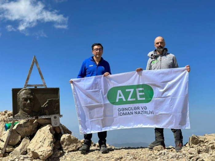   Azerbaijani minister of youth and sports climbs "Heydar Peak"   