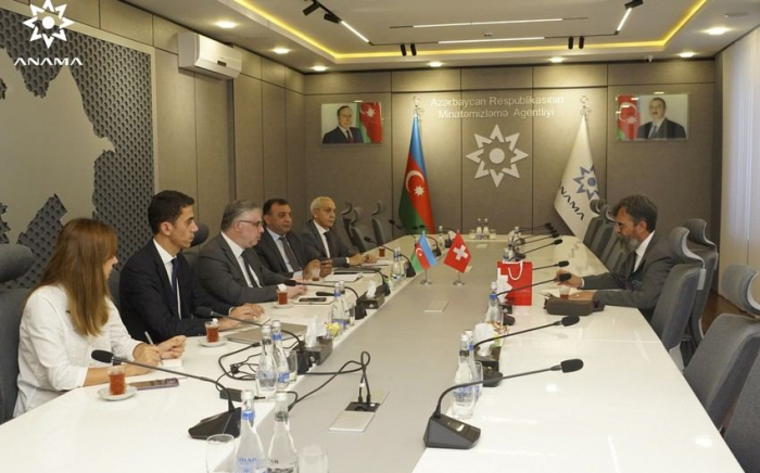   Aserbaidschan und die Schweiz diskutieren über Zusammenarbeit bei der humanitären Minenräumung  