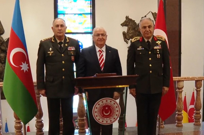   Verteidigungsminister der Türkei trifft den Generalstabschef der aserbaidschanischen Armee  