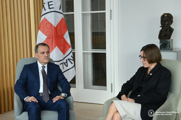   Aserbaidschanischer Außenminister trifft sich mit der Präsidentin des IKRK  