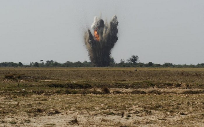    Laçında ekskavator tank əleyhinə minaya düşüb  
   