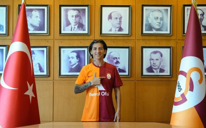 Millimizin futbolçusu "Qalatasaray"a transfer olunub