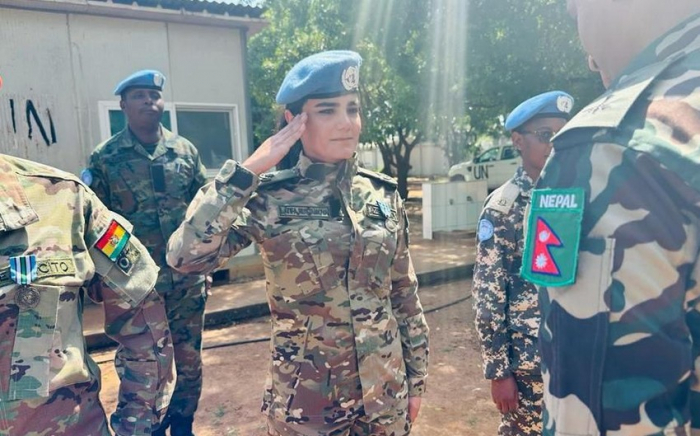  Eine aserbaidschanische Soldatin erhielt für ihre friedenserhaltenden Aktivitäten eine Medaille der Vereinten Nationen - FOTO