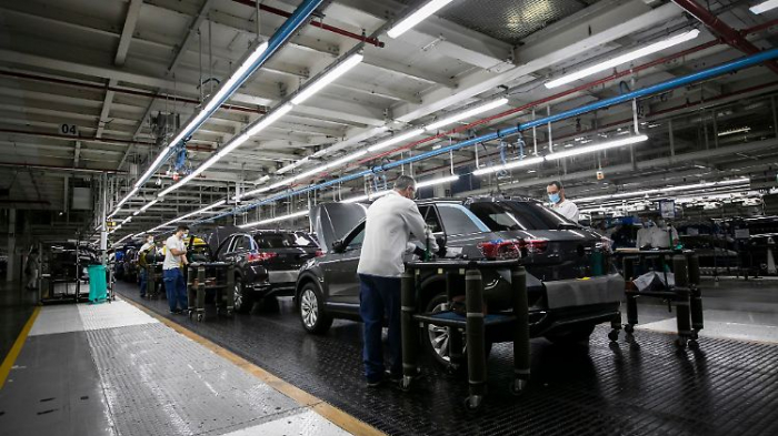   IW: Deutsche Autobauer müssen Geschäftsmodell ändern  