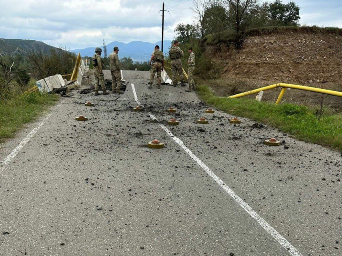  Armenian separatists laid mines on road before leaving Azerbaijan