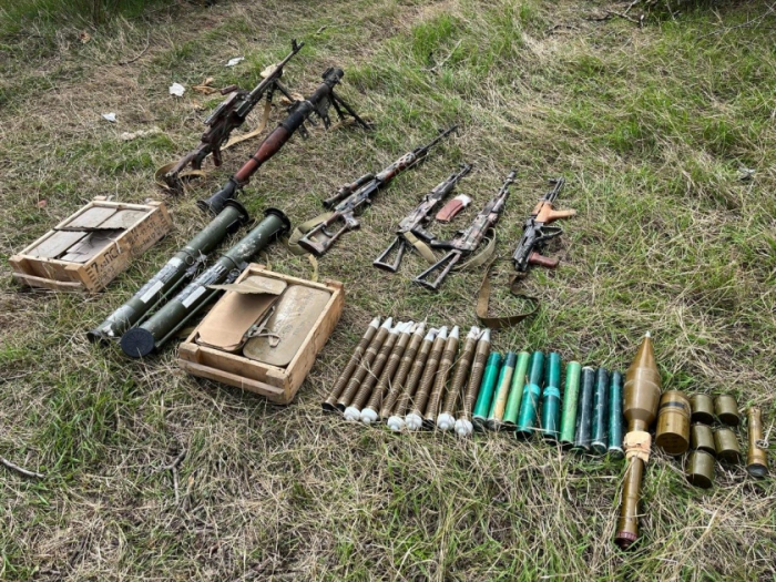 Des équipements militaires, armes et munitions ont été confisqués sur le territoire de la région d