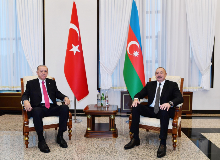   Los presidentes de Azerbaiyán y Türkiye mantienen una reunión cara a cara en Najicheván  