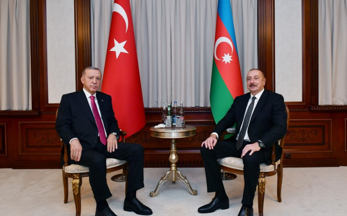   Ilham Aliyev und Recep Tayyip Erdogan geben eine Erklärung vor der Presse ab  