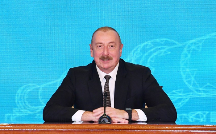     Ilham Aliyev:   „Die Unterzeichnung des Absichtsprotokolls zum Bau der Kars-Nachitschewan-Eisenbahn ist ein historisches Ereignis.“  