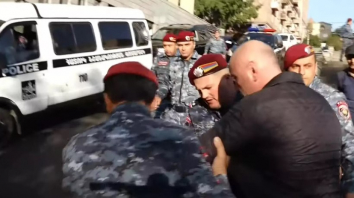 Police detain 32 anti-government protesters in Armenia 