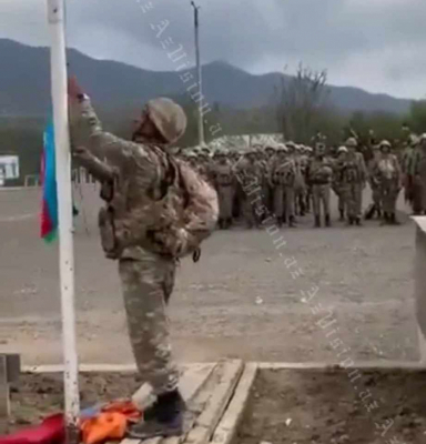  Le drapeau azerbaïdjanais hissé dans le village de Sirkhavend de la région d