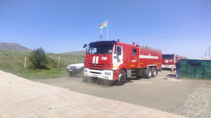   Aserbaidschan schickt 10 weitere Speziallöschfahrzeuge mit 50 Personen nach Chankendi  