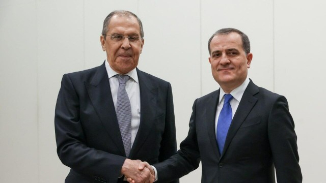   Les ministres des Affaires étrangères azerbaïdjanais et russe discutent de la situation au Karabagh  