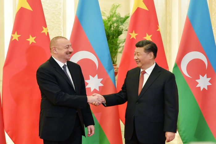  Presidente de Azerbaiyán felicita a su homólogo chino por el Día Nacional 