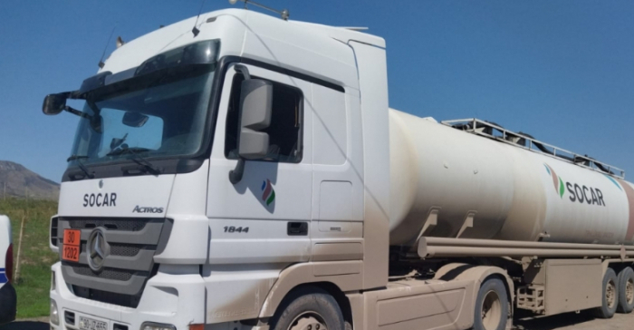   Azerbaiyán envía otro vehículo SOCAR lleno de combustible a Khankandi desde Aghdam  