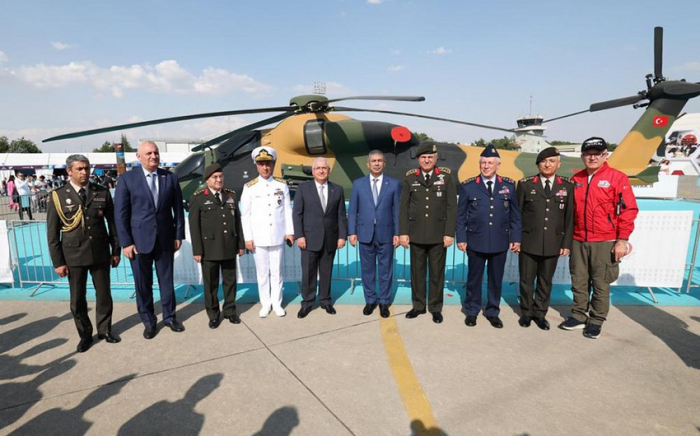  Zakir Hasanov besprach die Entwicklung der militärischen Zusammenarbeit mit dem Generalstabschef der Türkei  - FOTOS  