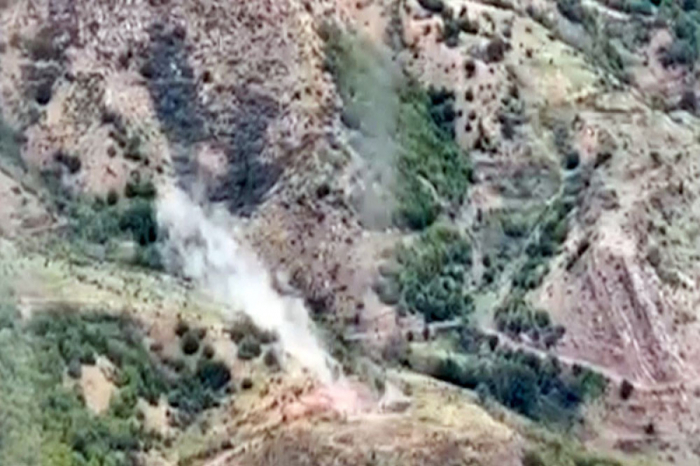  Les véhicules de combat des forces armées arméniennes à Khodjaly et Girmizi Bazar sont détruits -  VIDEO  