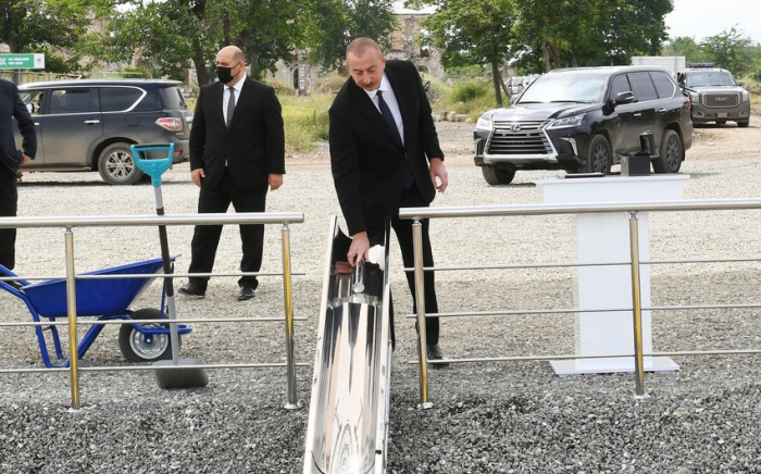   Presidente de Azerbaiyán coloca la primera piedra de la aldea de Zangilan  