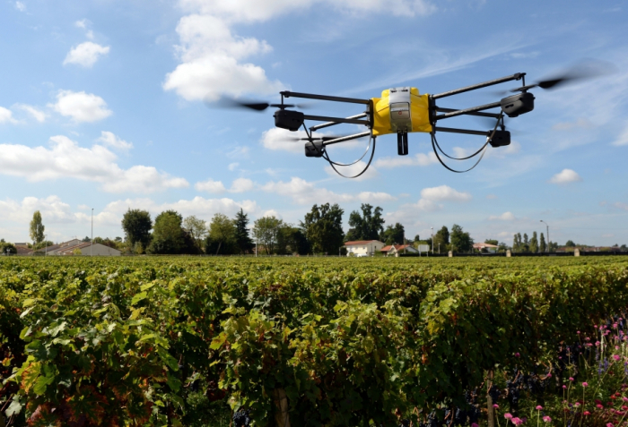 Azerbaiyán estudia la experiencia de Colombia en el uso de drones en la agricultura