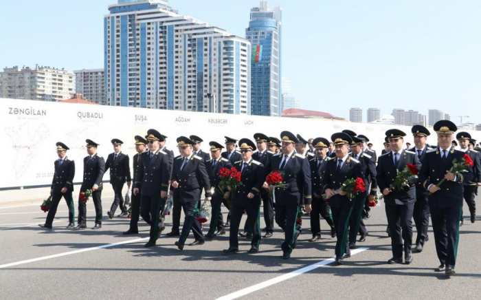 Baş Prokurorluğun rəhbər heyəti Zəfər Parkında olub
Baş Prokurorluğun rəhbər heyəti Zəfər Parkında olub