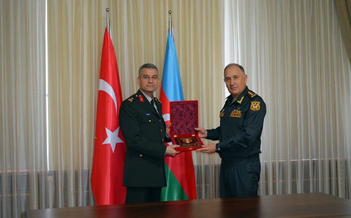    Kərim Vəliyev Türkiyədə hərbçilərlə görüşüb   
