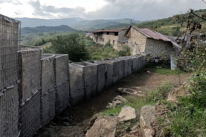     Imágenes   de una fortaleza abandonada en el territorio del distrito de Joyalí  