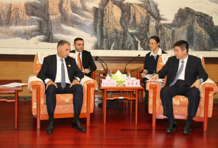 Azerbaiyán y China cooperarán en la formación de pilotos de aviación civil