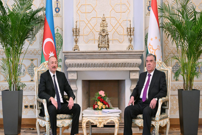   Comienza la reunión a solas entre el Presidente de Azerbaiyán y el de Tayikistán en Dusambé  
