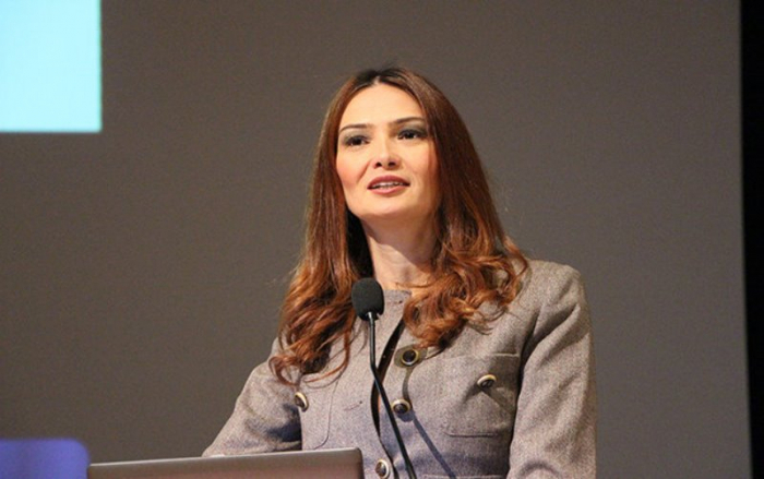 Qənirə Paşayeva süni nəfəs aparatına qoşulub
Qənirə Paşayeva süni nəfəs aparatına qoşulub