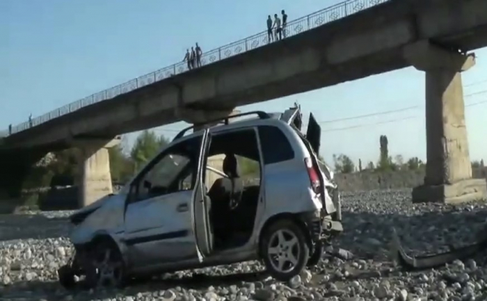    Qubada avtomobil çaya düşdü,    qaçırılan qız öldü       