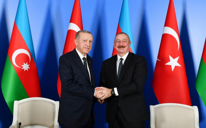 Ərdoğan İlham Əliyevə zəng edib
Ərdoğan İlham Əliyevə zəng edib