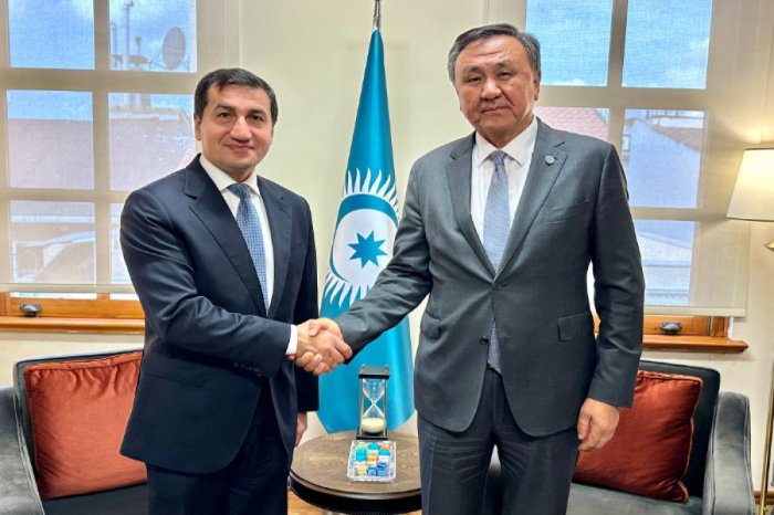  Hikmət Hacıyev TDT-in baş katibi ilə görüşüb 