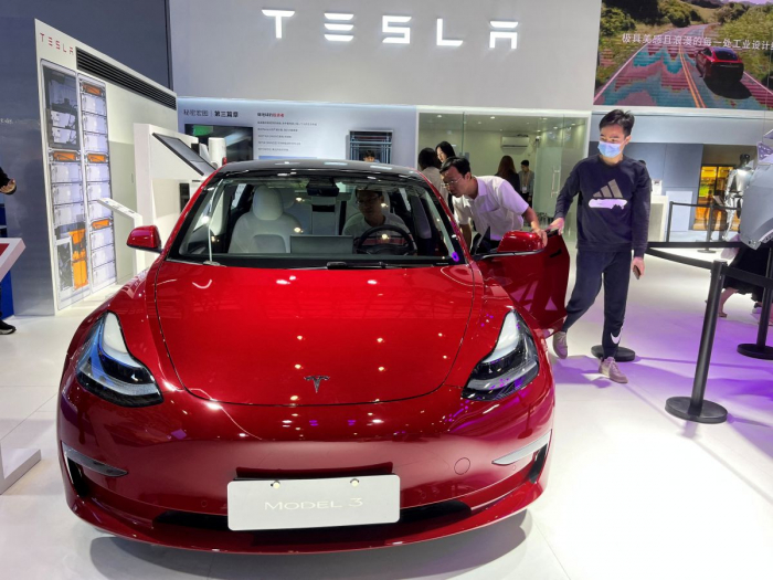 Tesla lance un nouveau Model 3 en Chine et dans d