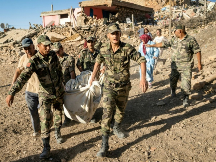 Le Maroc pleure les victimes du séisme, le bilan dépasse  les 2.000 morts 